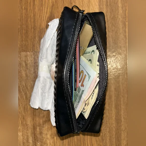 ✨NEW!✨ VALENTINO BLACK PHONE PURSE HANDLER - Picture 14 of 17